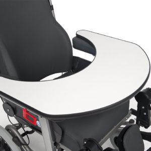 Werktafel eenvoudig vast te klikken op de rolstoel zodat de gebruiker kan eten of knutselen.