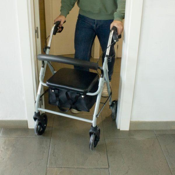 Deze rollator is ook ideaal voor gebruik binnenshuis.