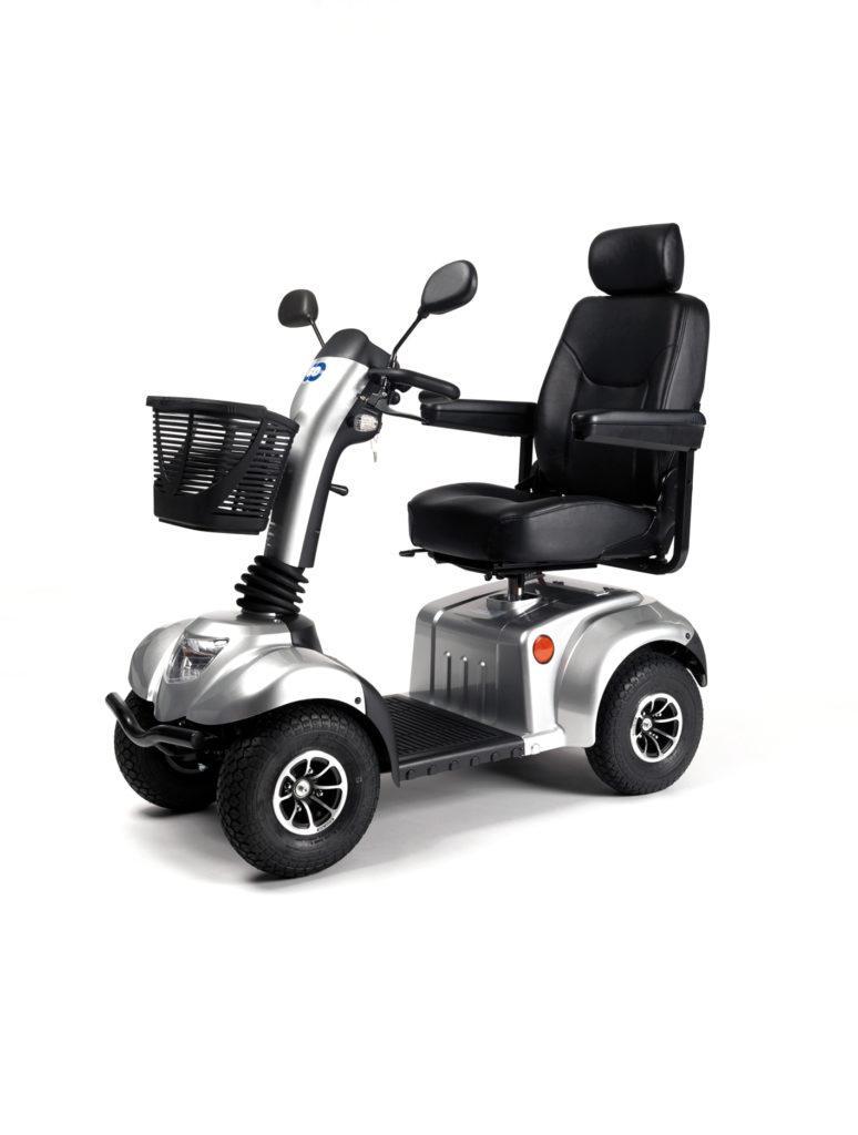 Scooter modelo Ceres SE de la marca Vermeiren, disponible en color gris plata.