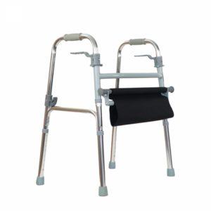 Este andador sin ruedas contiene un asiento de lona que proporciona una superficie cómoda para sentarse y descansar durante su uso. Además el asiento se puede plegar.