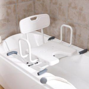 Esta silla giratoria para bañera es de aluminio, y ofrece una solución rápida y económica para las viviendas con bañera. Peso máximo de usuario 130 Kg.