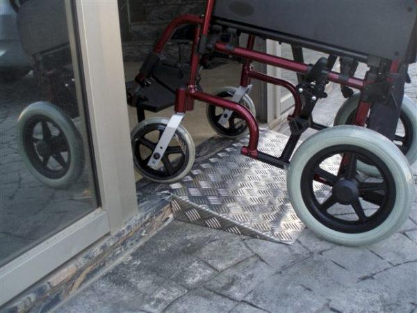 Ideal para andadores y sillas de ruedas. puede soportar un peso de hasta 100 kg.