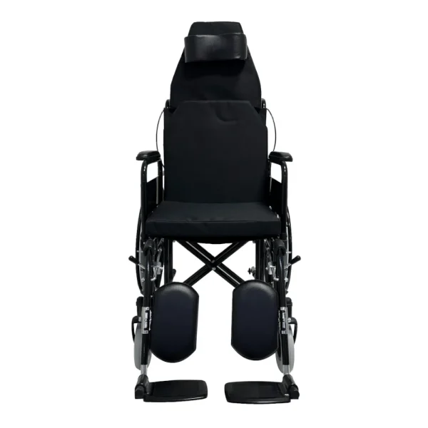 La longitud total de la silla es de 123 cm y su altura también alcanza los 123 cm, proporcionando un diseño equilibrado y ergonómico. Cuando está desplegada, el ancho total es de 68 cm, mientras que plegada ocupa 39 cm, lo que facilita su almacenamiento y transporte.
