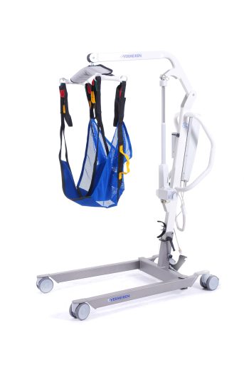 La grúa Eagle 620 de Vermeiren es una solución ideal para trasladar de forma segura y cómoda a personas con movilidad reducida en el hogar. Opcional diferentes modelos de arnéses. El peso total de esta grúa es de 37 kg.